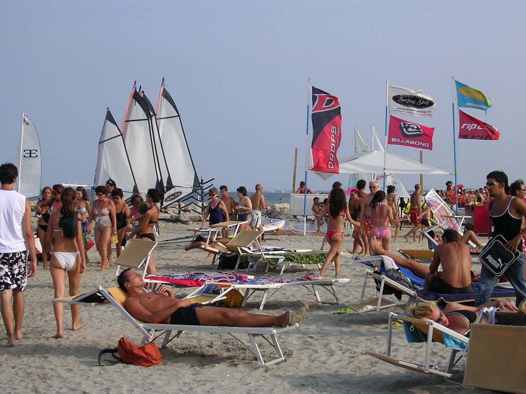 Milano Marittima: the beach by Flavio Serini