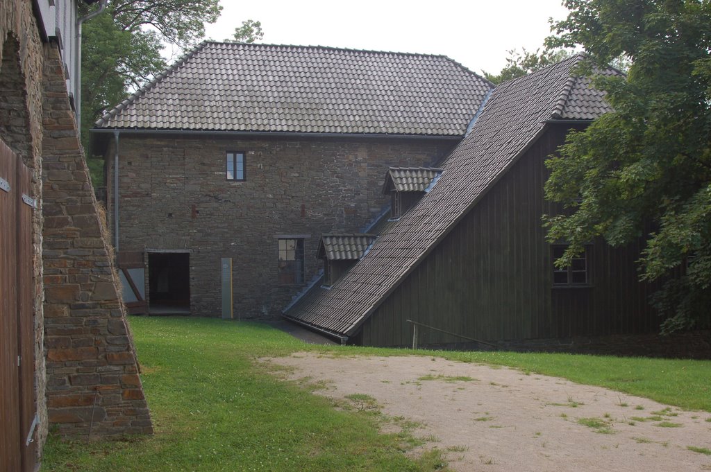 Oberer Eingang zum Hochofen der Wendener Hütte by limpen