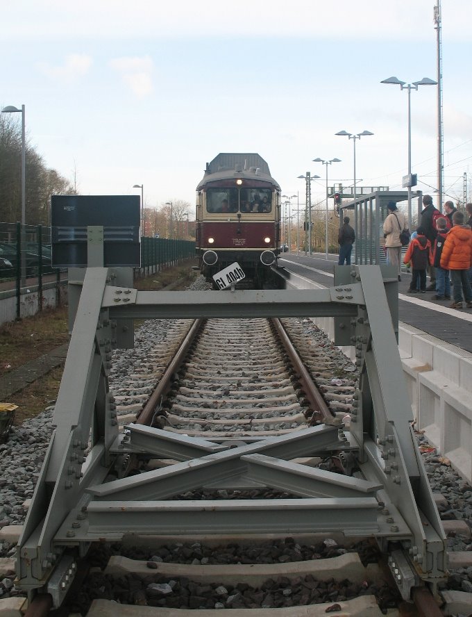 WUMAG-Triebwagen von 1926 fährt in Buxtehuder Bhf ein (2) by Judge Avalon