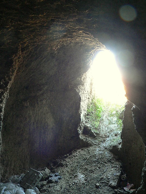 Cueva junto al Cristo de Rivas by Jose Luis hernandez Zurdo