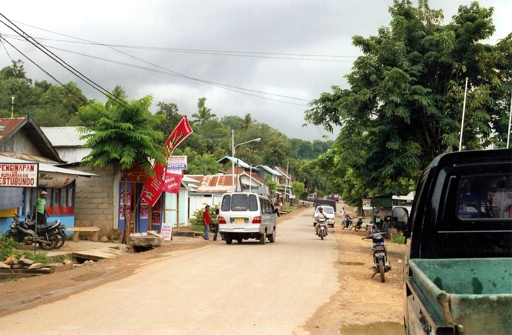 Labuhanbajo Mainstreet by sunmaya