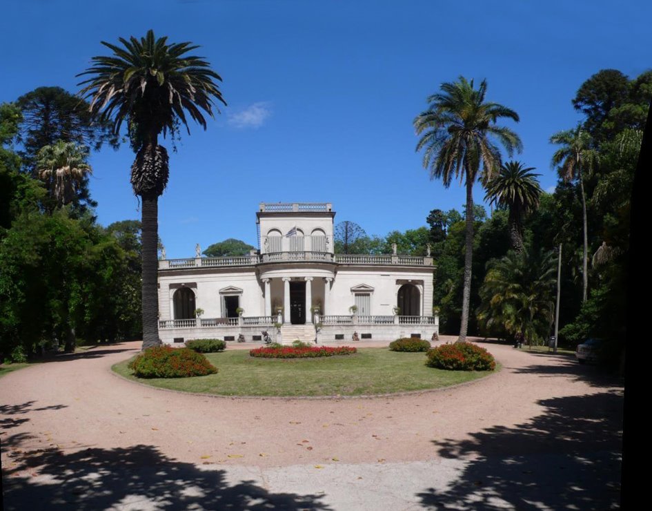 Museo Blanes, El Prado by Carlos Capelán