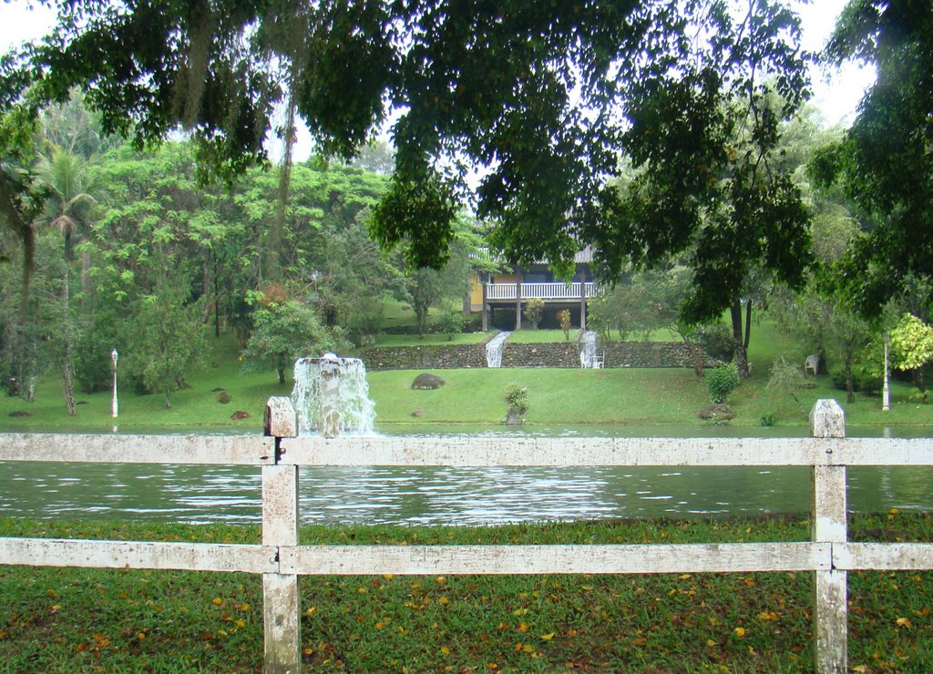 Fazenda de Gil, em frente a loja de Materiais de Construção, na Barra do Sana. by Paulo Noronha