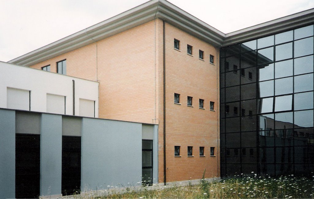 Grottaferrata - Liceo scientifico Touschek - vista biblioteca e gruppo servizi by arch Germani Angelo