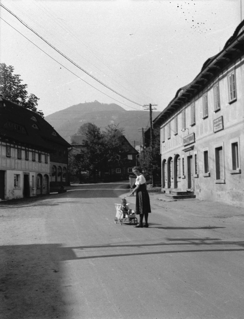 Mittelkretscham und Schmiede ca.1942 oder 1943 by Karsten Schiller