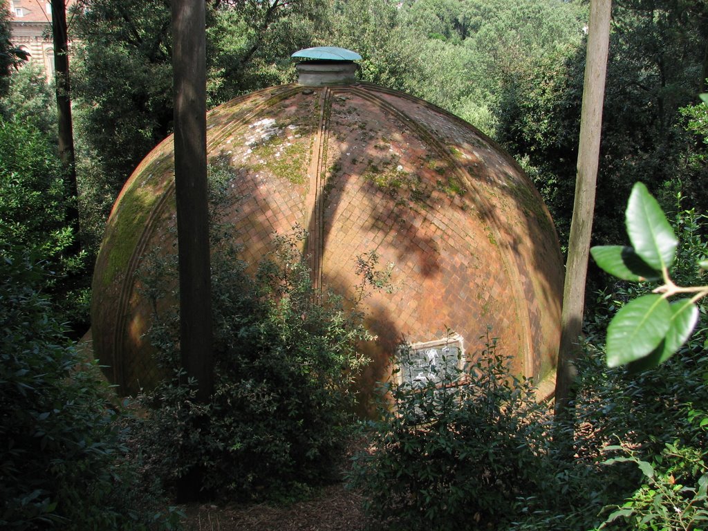 Strange building in Boboli garden by Don Carlos