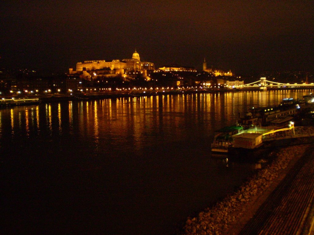 Duna, Lánchíd (egyik fele) és a Budai vár ... River Danube, ChainBridge and the castle of Buda by LaszloKata