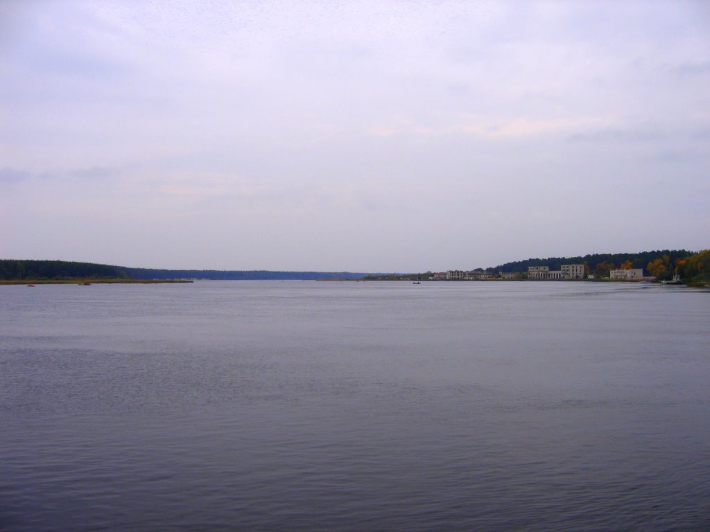 Narva-Jõesuu. Narva River. Russia from left, Estonia from right by vipe