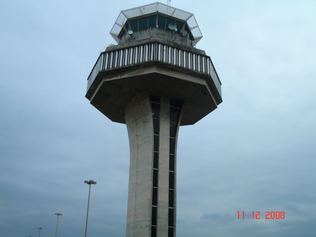 Torre de Controle Aeroporto Internacional RJ (Zoom) by Ricardo L. Viana