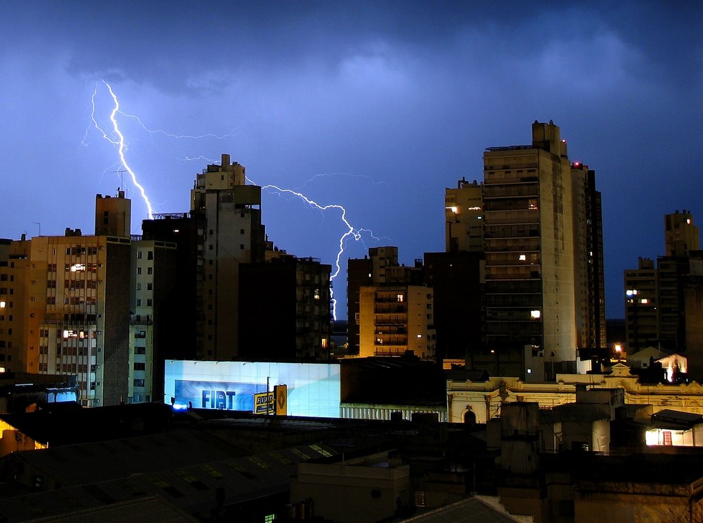 Tormenta y rayos by F.M.L.