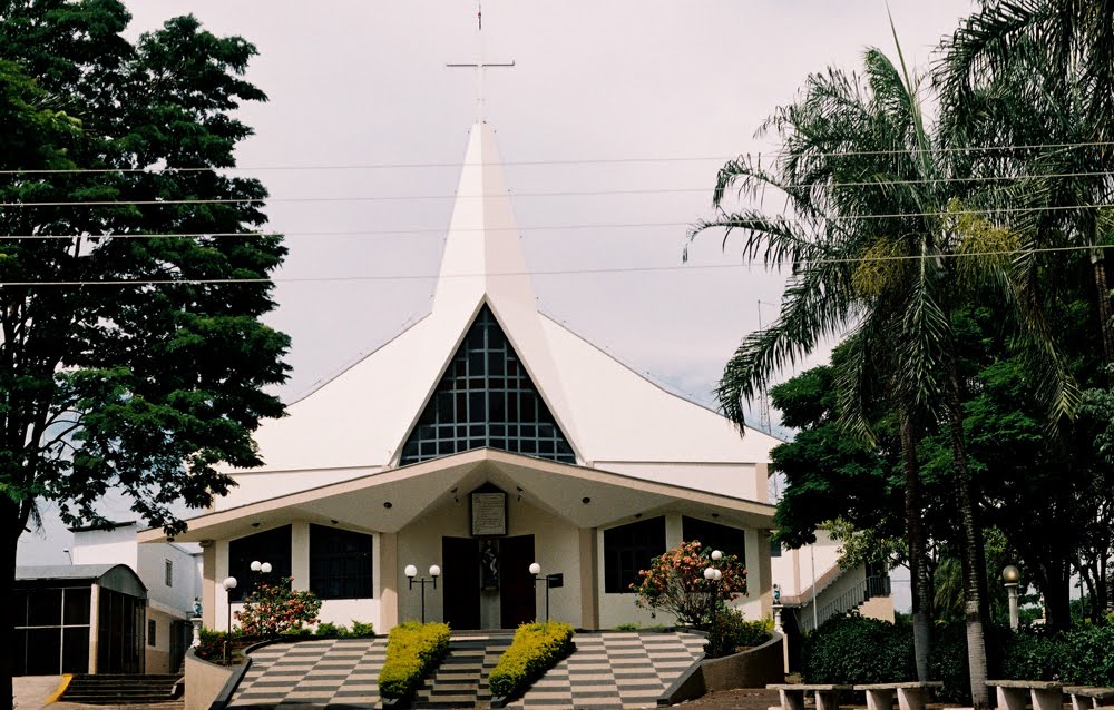 Igreja Matriz - Padroeiro São Pedro - Guariroba SP by Zekinha