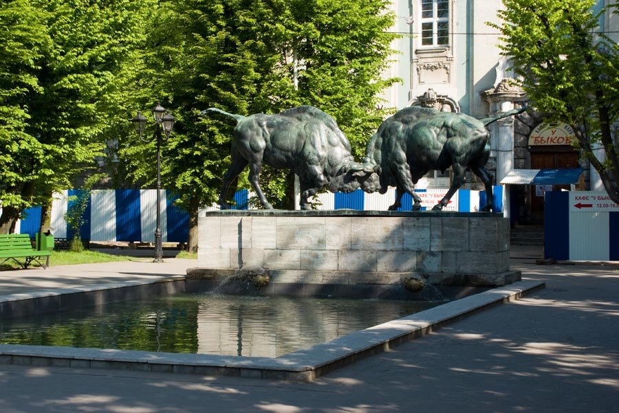 Скульптура "Борющиеся зубры" (по современному, "Быки") / Sculpture "Struggling bisons" (on modern, "Bulls") (10/05/2008) by Dmitry A.Shchukin