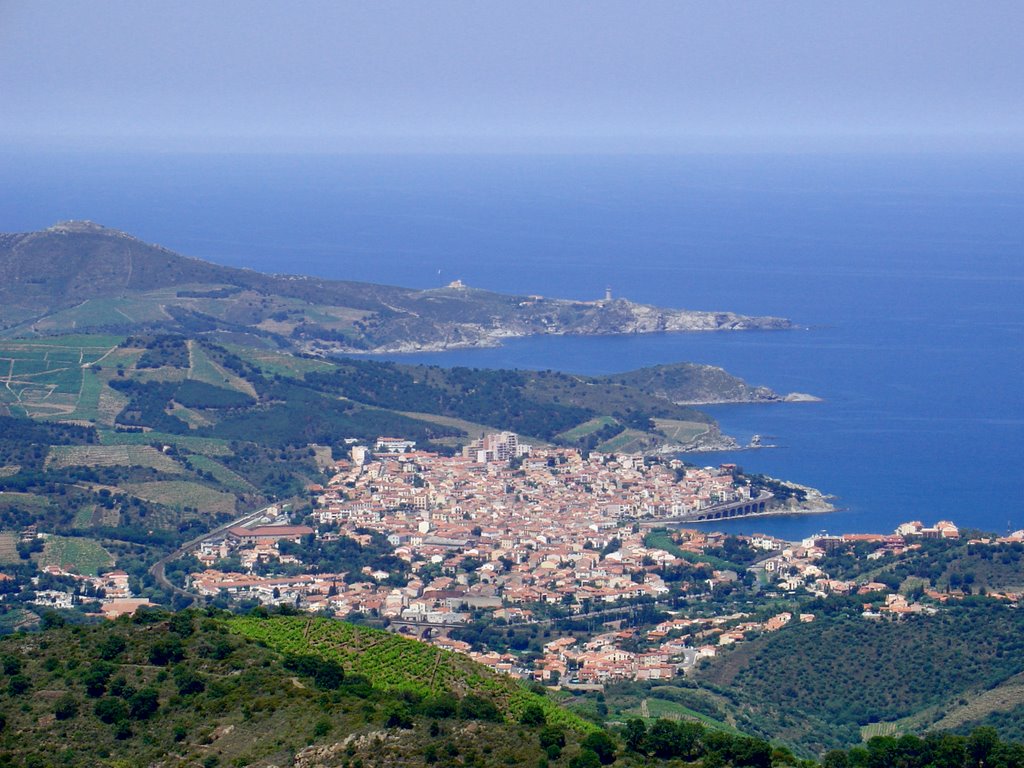 Frankreich_Languedoc-Roussillon_'Chemin Walter Benjamin'_Blick auf Puig del Mas, Banyuls-sur-Mer und Cap Béar by © ELMOKULA