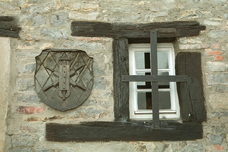 Germany_Baden-Wuerttemberg_Bretten_timber-framed Tanner House_Gerberhaus_Detail_coat of arms_035 by George Charleston