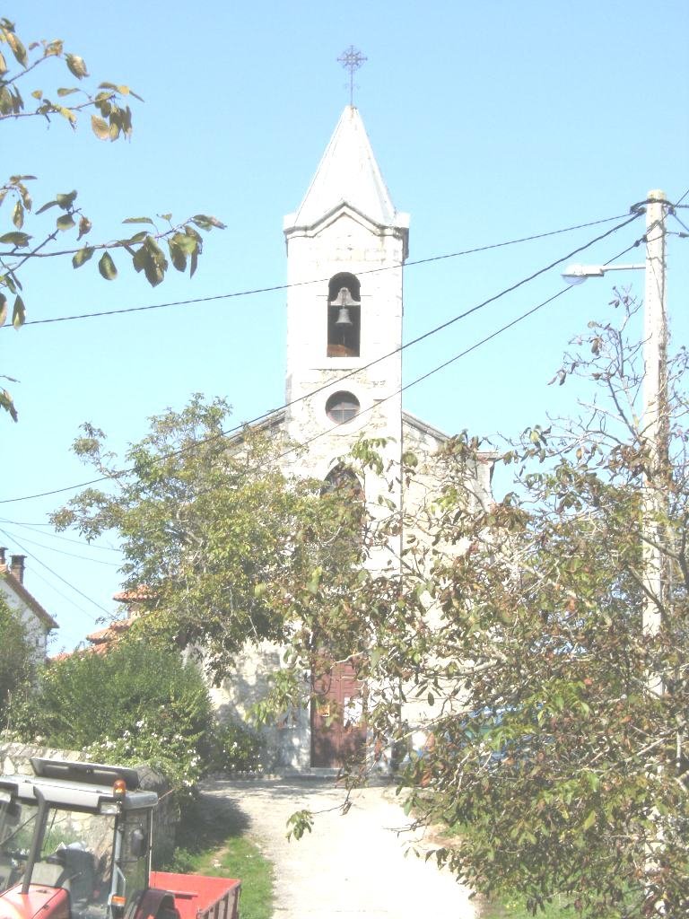 Iglesia de Buelna by JGS