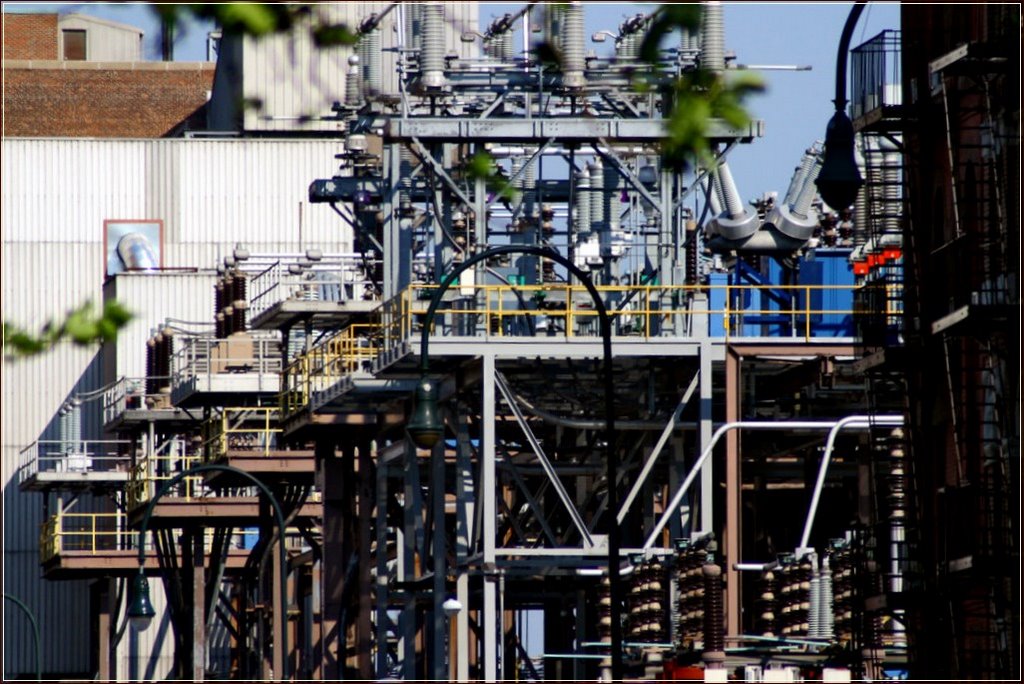 Consolidated Edison Power Plant - 14th Street and the East River - June 2008 by LuciaM