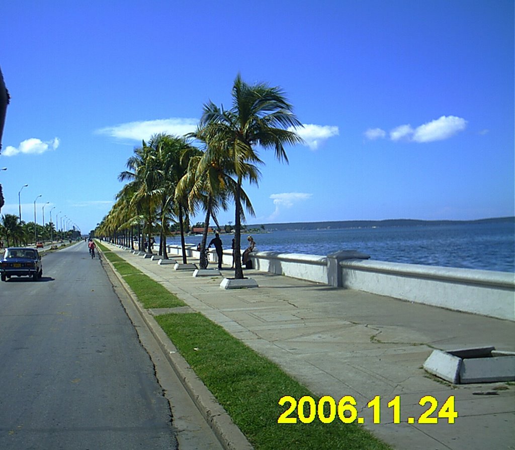 Malecón Cienfuegos by hmssanmiguel