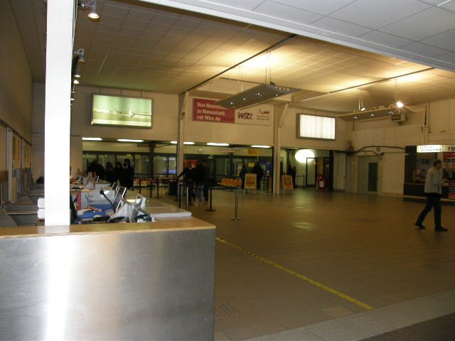 Lübeck International Airport Abfertigungshalle by Fotoberchtel