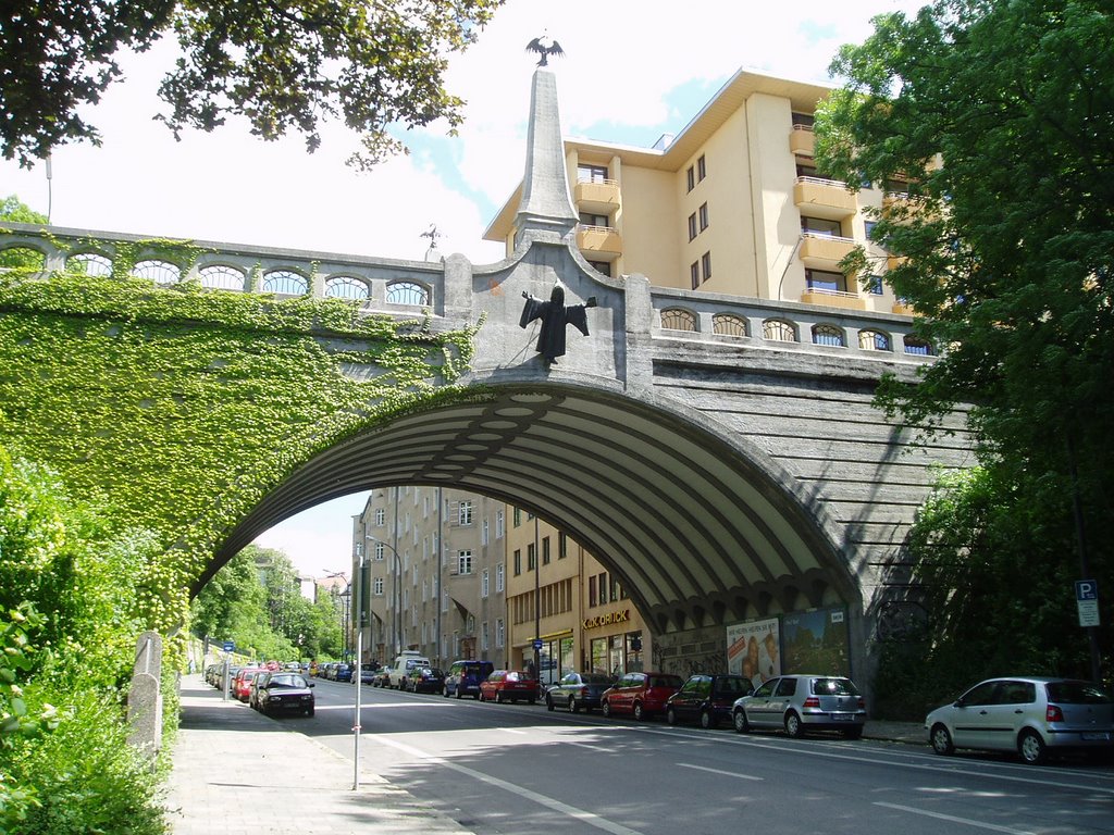 Gebsattelberg mit Brücke by Stadtbummel-Muenchen