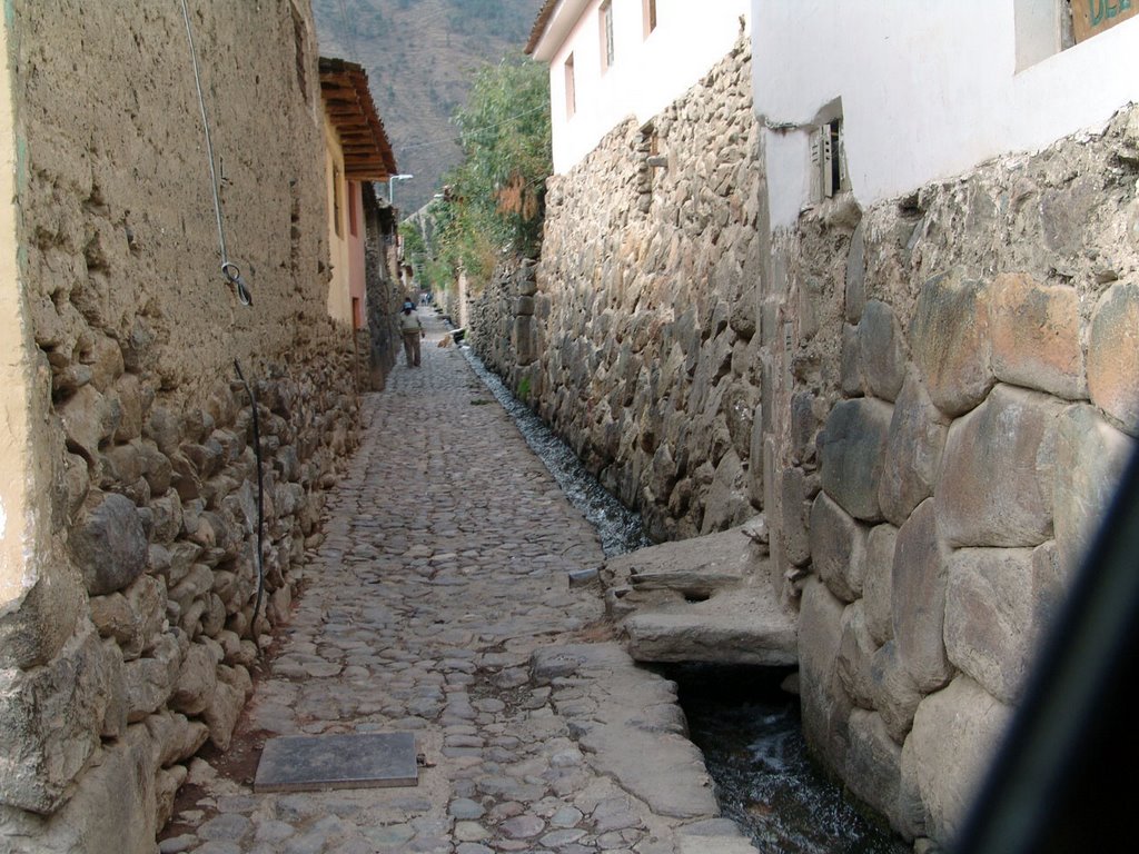 Calle Inca, Ollantaytambo, Peru by Efraim Omar Revelo