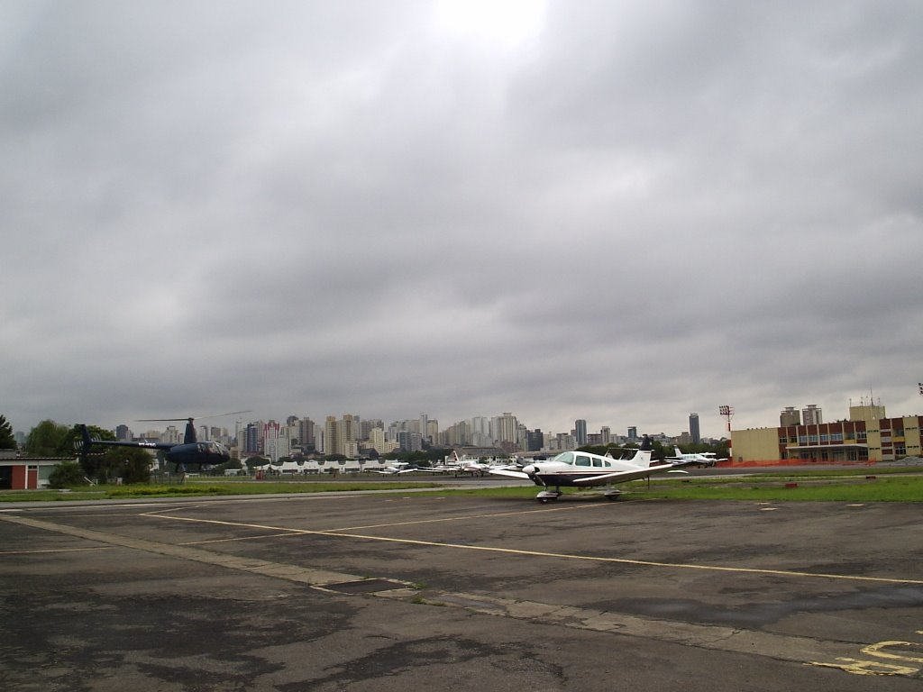 Pátio do Aeroclube de São Paulo by Cristiano Esmite