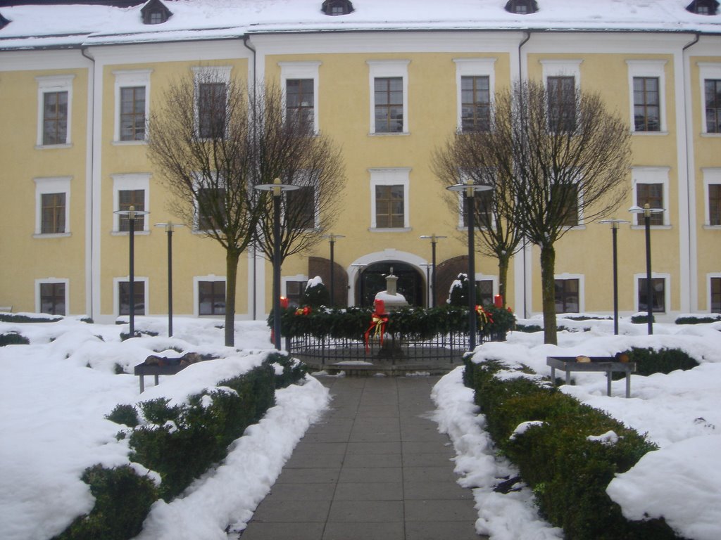 Mondsee Innenhof des Schloßhotels by Achim Gathen