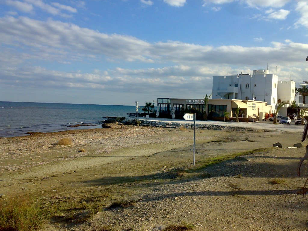 Larnaca beach by momazi