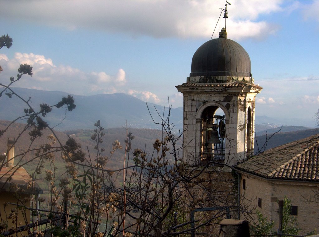 Torre Cajetani - veduta della torre campanaria della Chiesa di S. Maria (sec. XIII) by Bepix (Giuseppe de Giacometti)