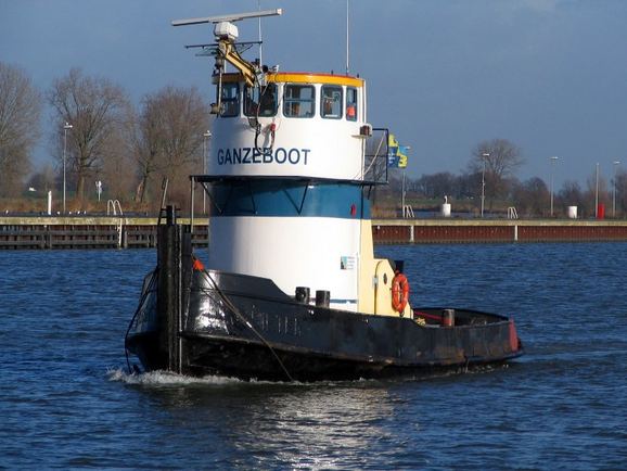 Ganzeboot by René Keuvelaar