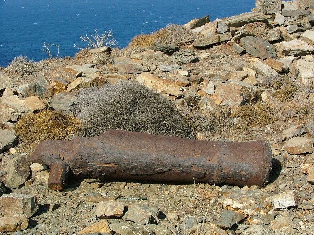 12 pdr naval gun circa 1824 by Manolis Roxanas