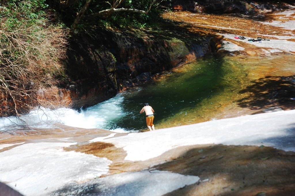 " piscina natural no salto dos macacos , morretes , pr , brasil " by edson rosa