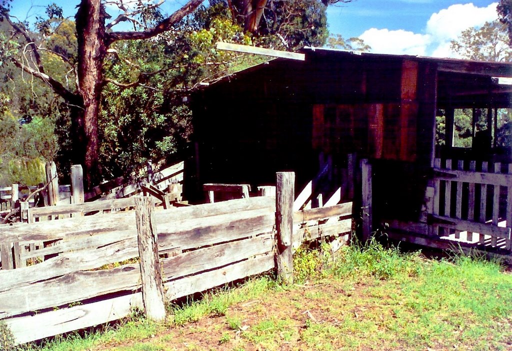 The old house, Nyerimilang by Geerten