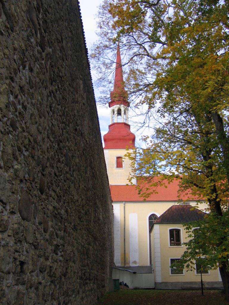 Põltsamaa St.Nicolas Lutheran Church and castle's wall by vipe