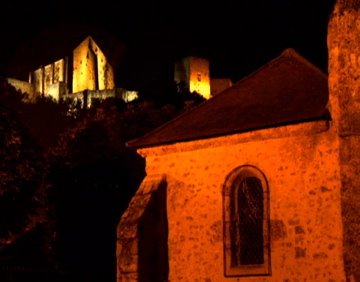 Eglise Chevreuse et chateau by Jean-François Théry