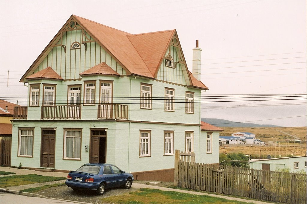 Hotel en Porvenir, Tierra del Fuego by Riese