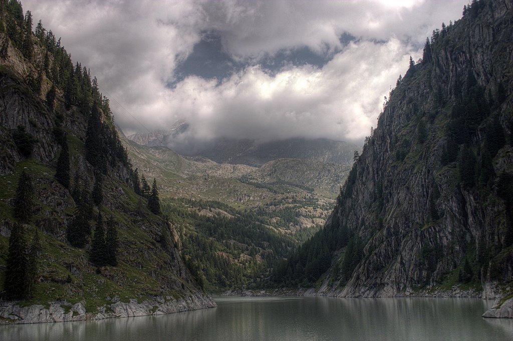 Stausee Gibidum by Erik Noorman