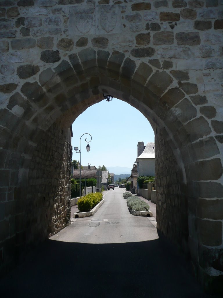 Gan - La porte nord de la bastide by Maryse33