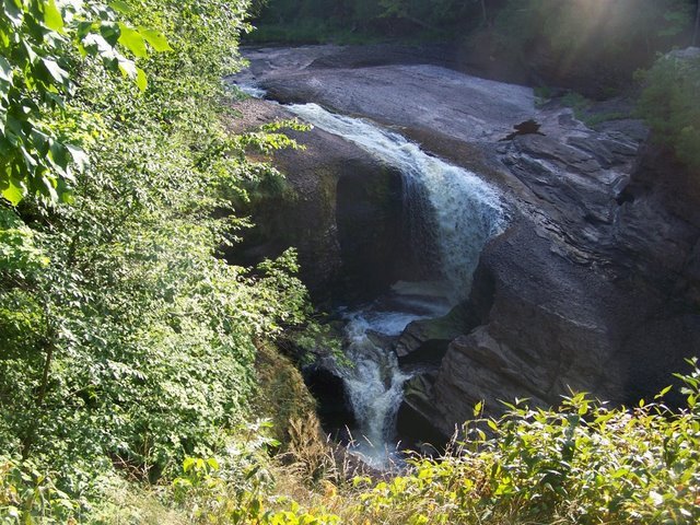 Rainbow Falls by conradthedog