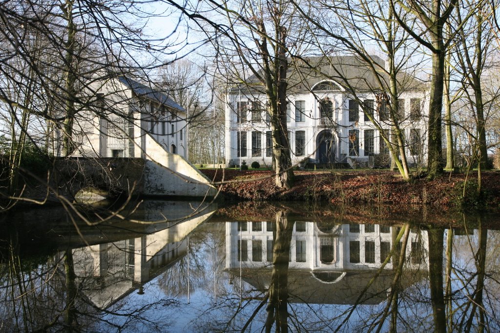 Kasteel Te Lake, met bijgebouw, Zulte, BE by desmet.geert