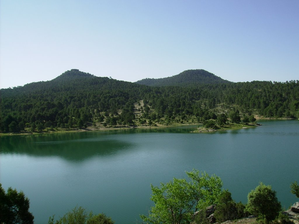 Embalse de la Toba con la Isla - Julio 2008 by lanle12