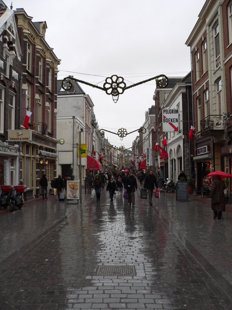 NIJMEGEN lange hezelstraat in kerst-sfeer .. bijna dan want het regent gewoon by walterskrutser