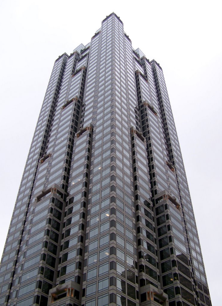 Suntrust Tower - Vertical Shot by GaCalDude