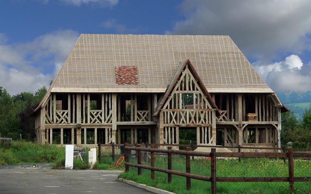 Chaumière en construction by Michel André