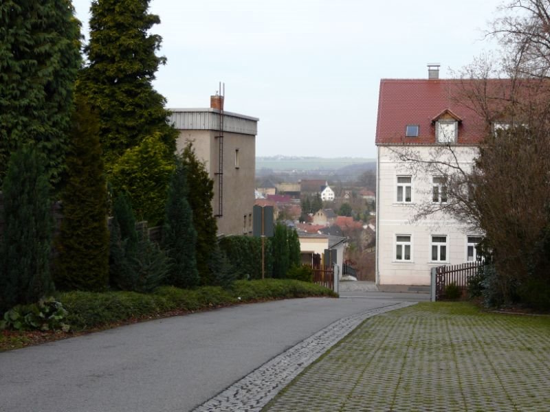 Leisnig, Blick vom Friedhof Parkplatz by Walter Stuber