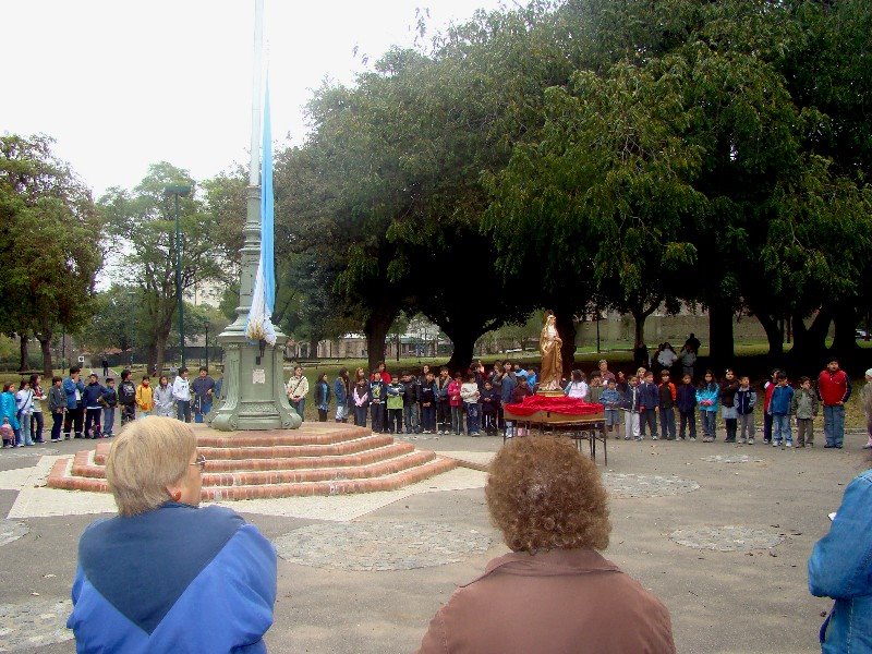 25 de Mayo en Plaza España by pikar