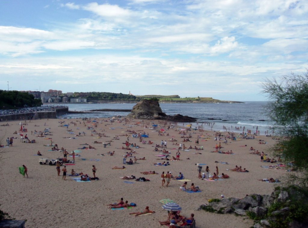 Santander, El Sardinero - August 2004 by Roberto Bubnich