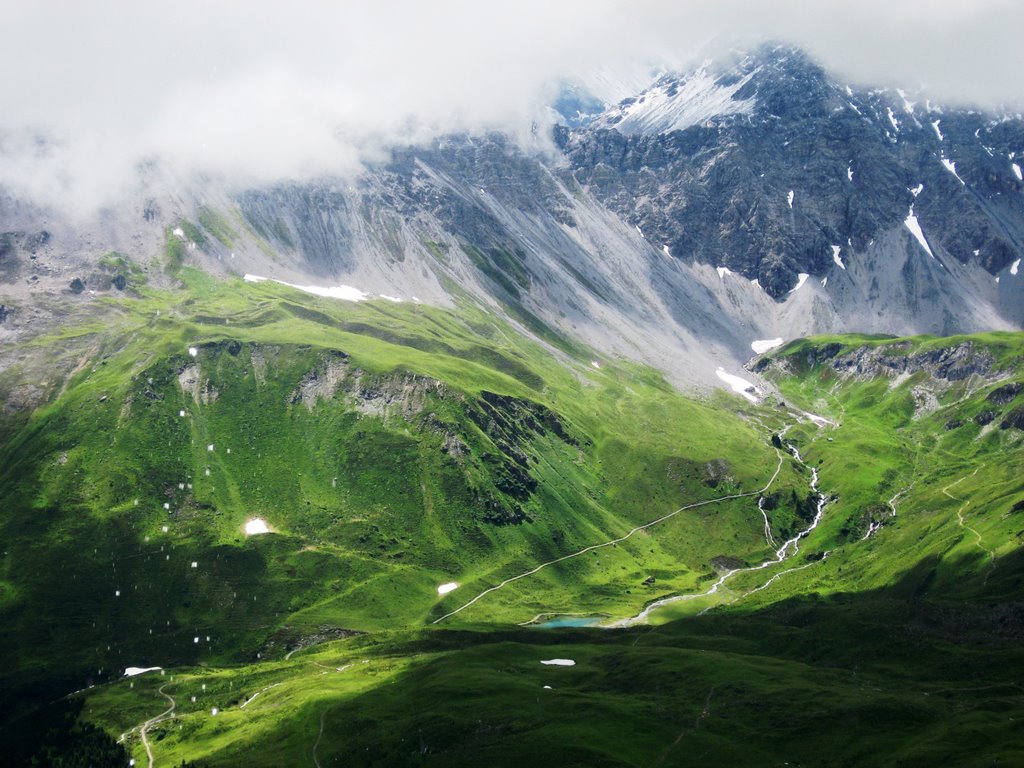 Hiking towards Inner Arosa by Roybinson