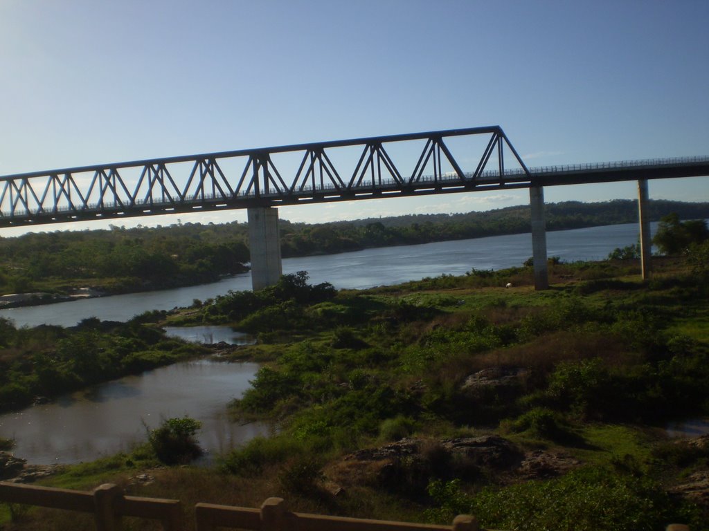 Ponte da ferrovia norte-sul em Estreito-MA by Joao Reedijk