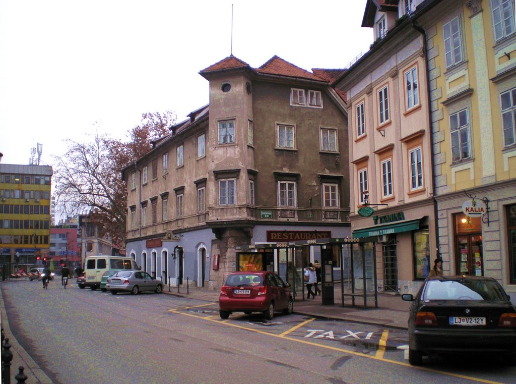 Ljubljana, Krekov trg (market square) - December 2007 by Roberto Bubnich