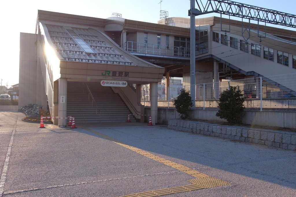 Toyono station by Hirugami